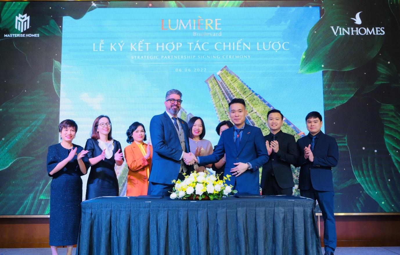 Lễ ký kết hợp tác chiến lược giữa Vinhomes và Masterise Homes.