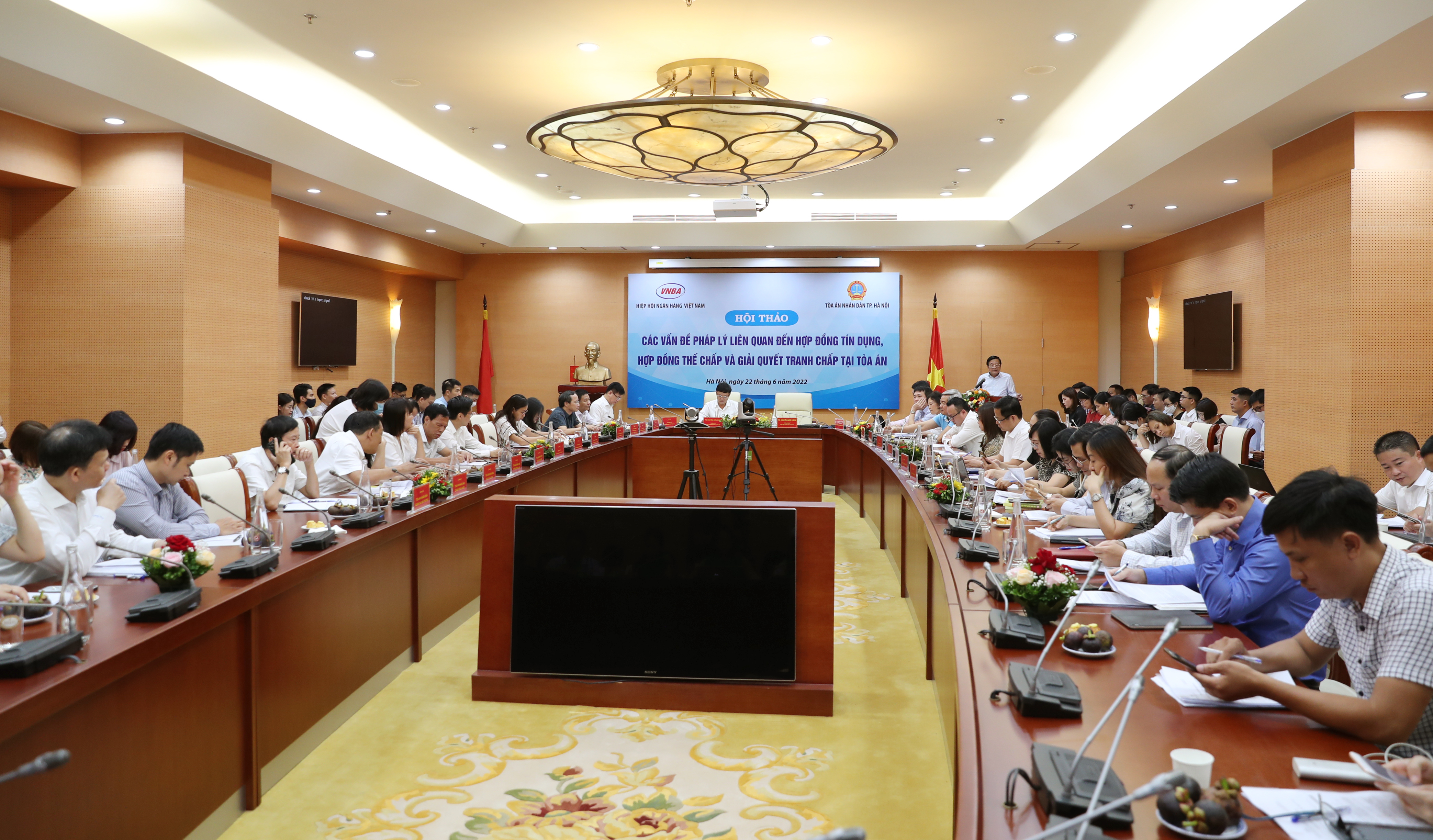 Ngay cả tòa vẫn không giải quyết được chây ỳ trả nợ của khách hàng