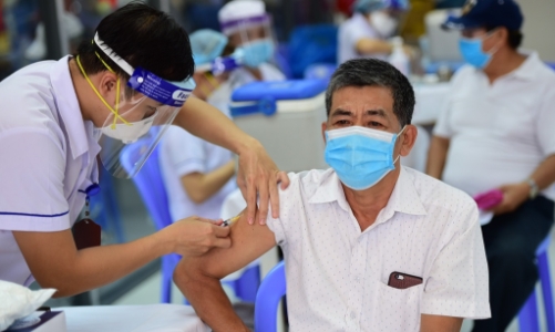 TP. HCM kéo dài đợt cao điểm tiêm vaccine Covid-19 đến hết tháng 7