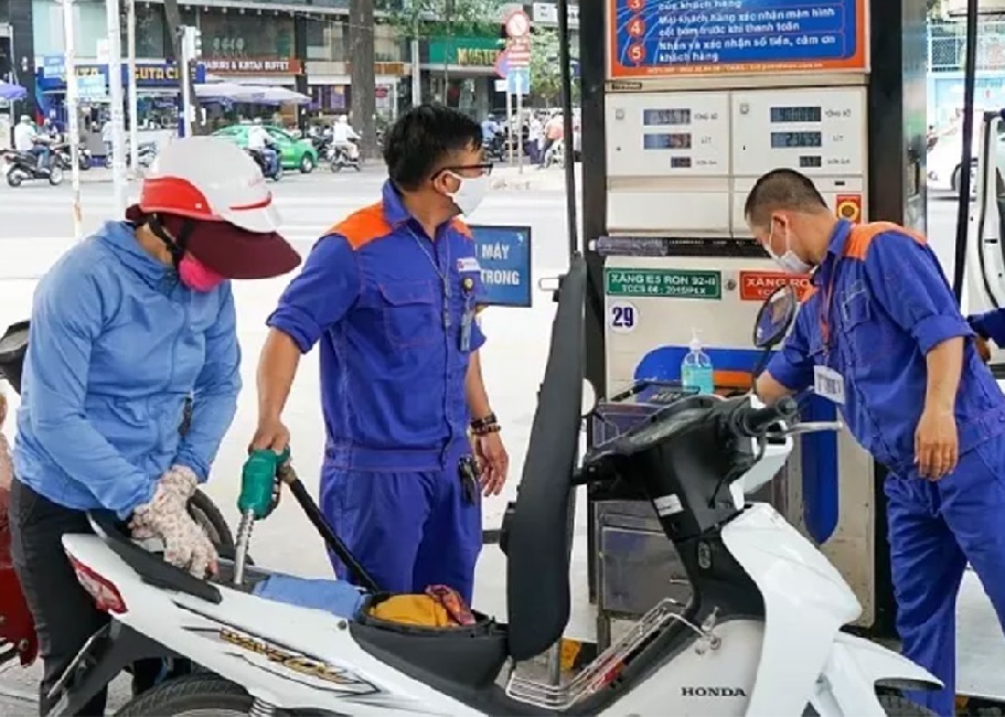Xăng dầu đồng loạt giảm giá từ 15h00, ngày 1/8/2022.