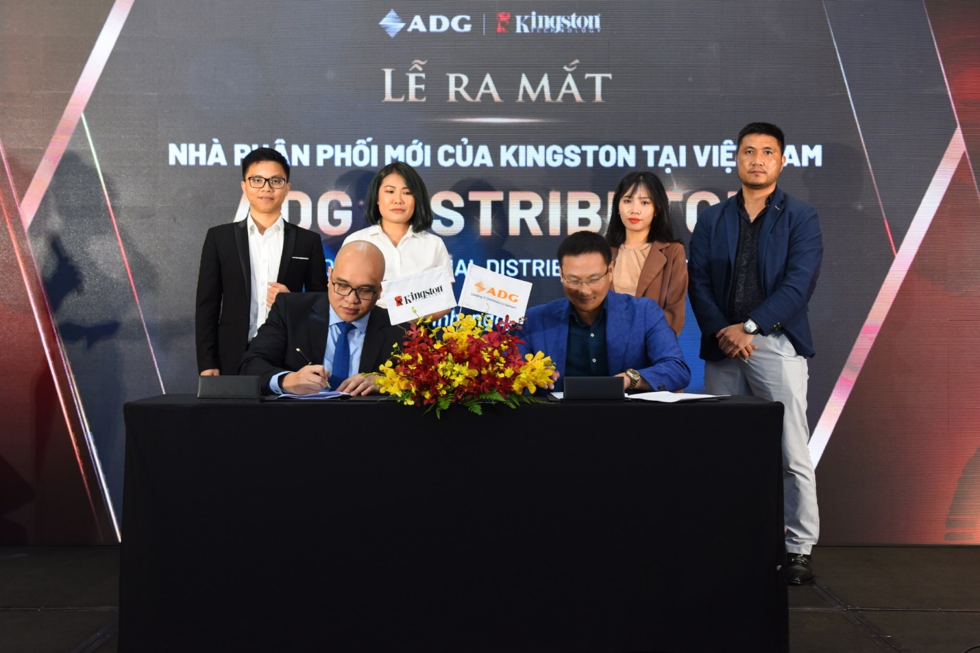 Lễ ký kết hợp tác giữa ADG và Kingston ngày 24/6.