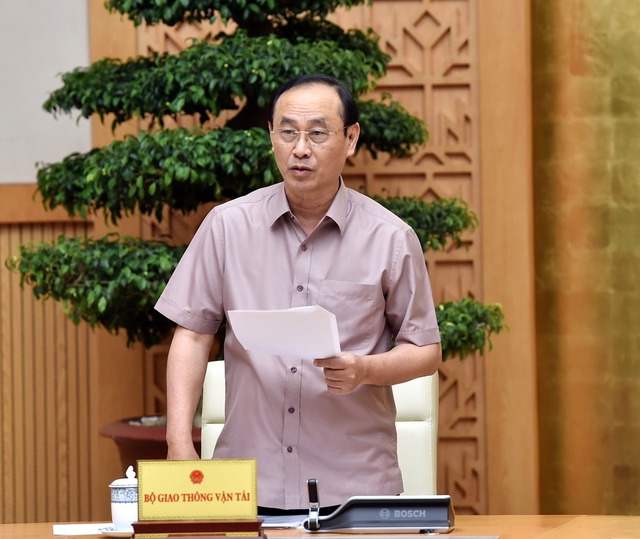 Thứ trưởng Bộ Giao thông vận tải Lê Đình Thọ báo cáo về tiến độ triển khai ETC trên toàn quốc - Ảnh: VGP.