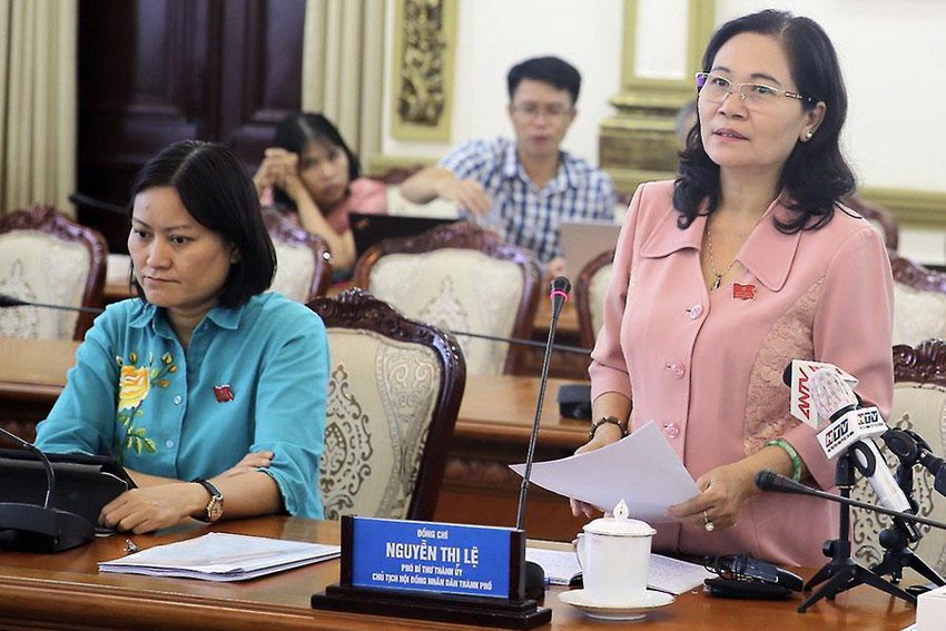 Trưởng đoàn giám sát, Chủ tịch Hội đồng nhân dân TP.HCM Nguyễn Thị Lệ tại buổi giám sát thực hiện chương trình phát triển nhà ở TP.HCM giai đoạn 2016-2025 sáng 24/6. 