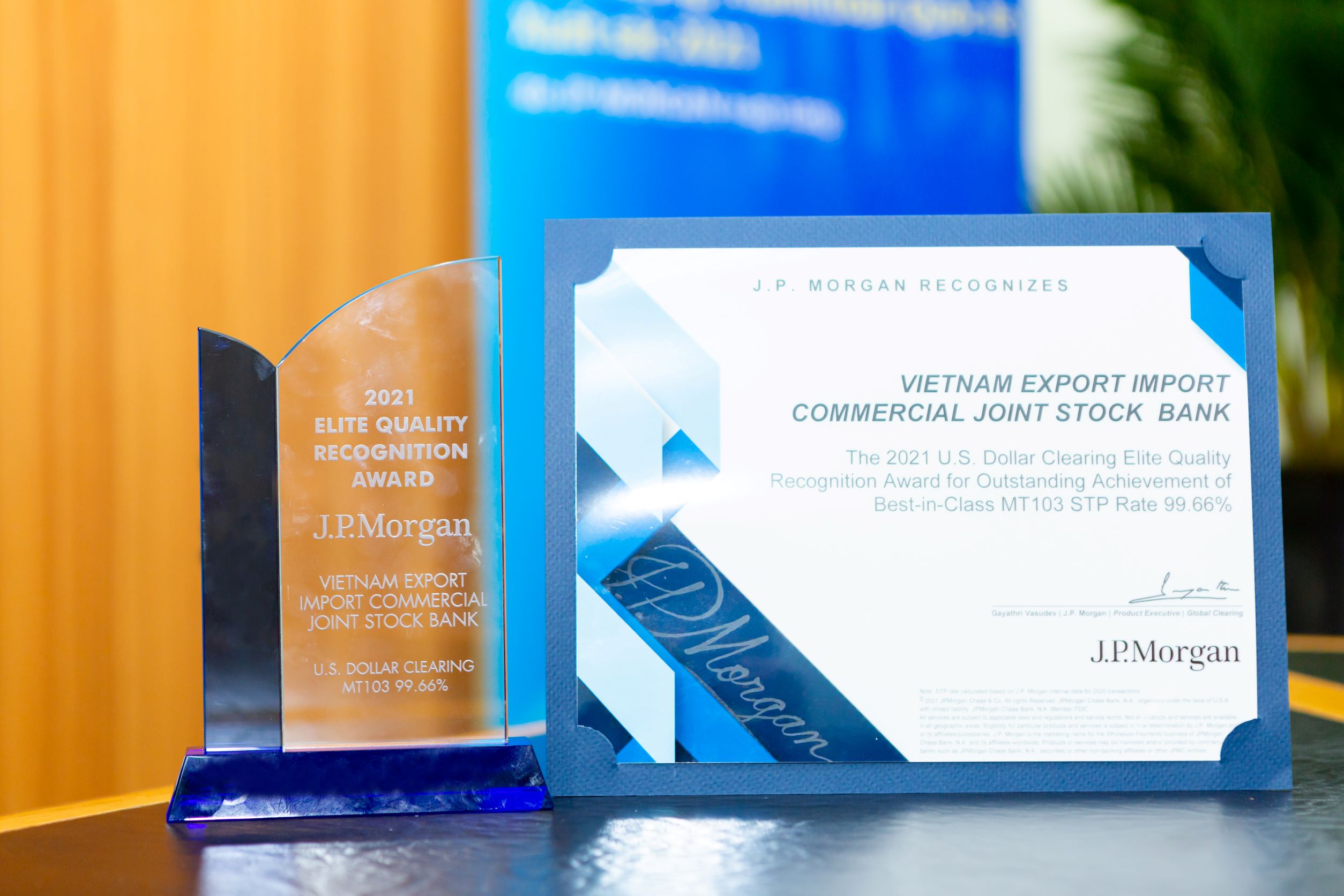 Eximbank l&agrave; một trong số &iacute;t c&aacute;c ng&acirc;n h&agrave;ng li&ecirc;n tục 8 năm liền nhận được giải thưởng chất lượng thanh to&aacute;n quốc tế xuất sắc.