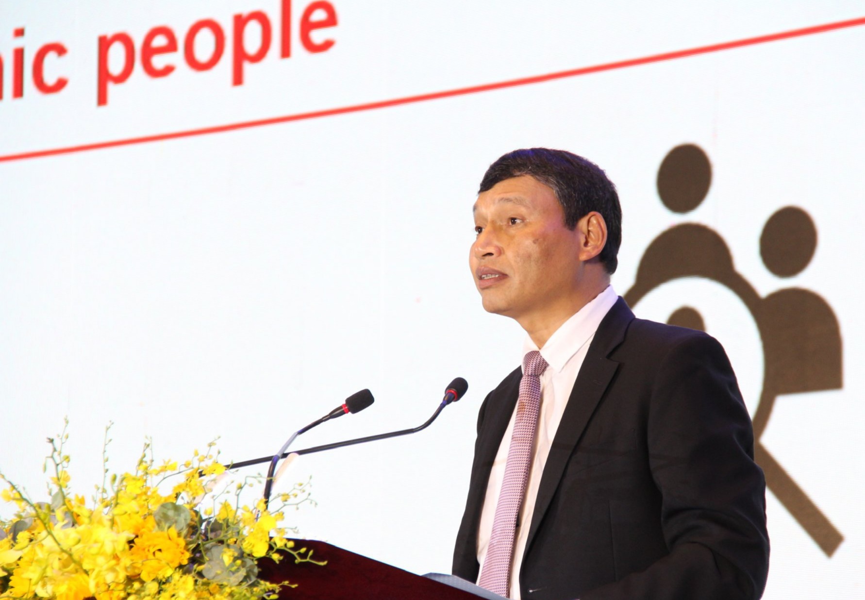 Ông Hồ Kỳ Minh, Phó Chủ tịch Thường trực UBND thành phố Đà Nẵng trình bày về cơ hội đầu tư vào Đà Nẵng. Ảnh: Ngô Anh Văn. 