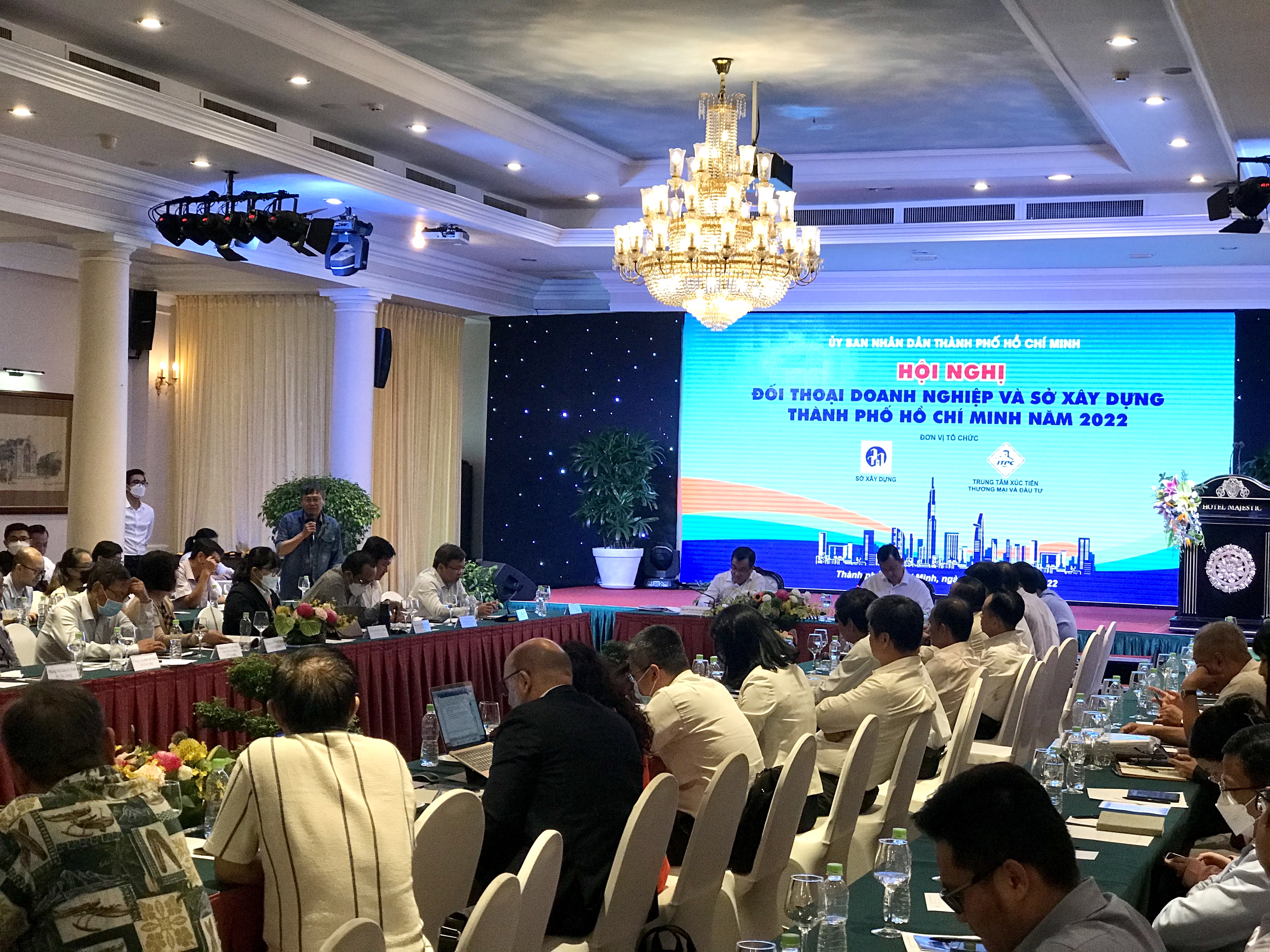 Đối thoại doanh nghiệp và Sở Xây dựng kỳ vọng sẽ tháo gỡ được nhiều vướng mắc - Ảnh: VNE.