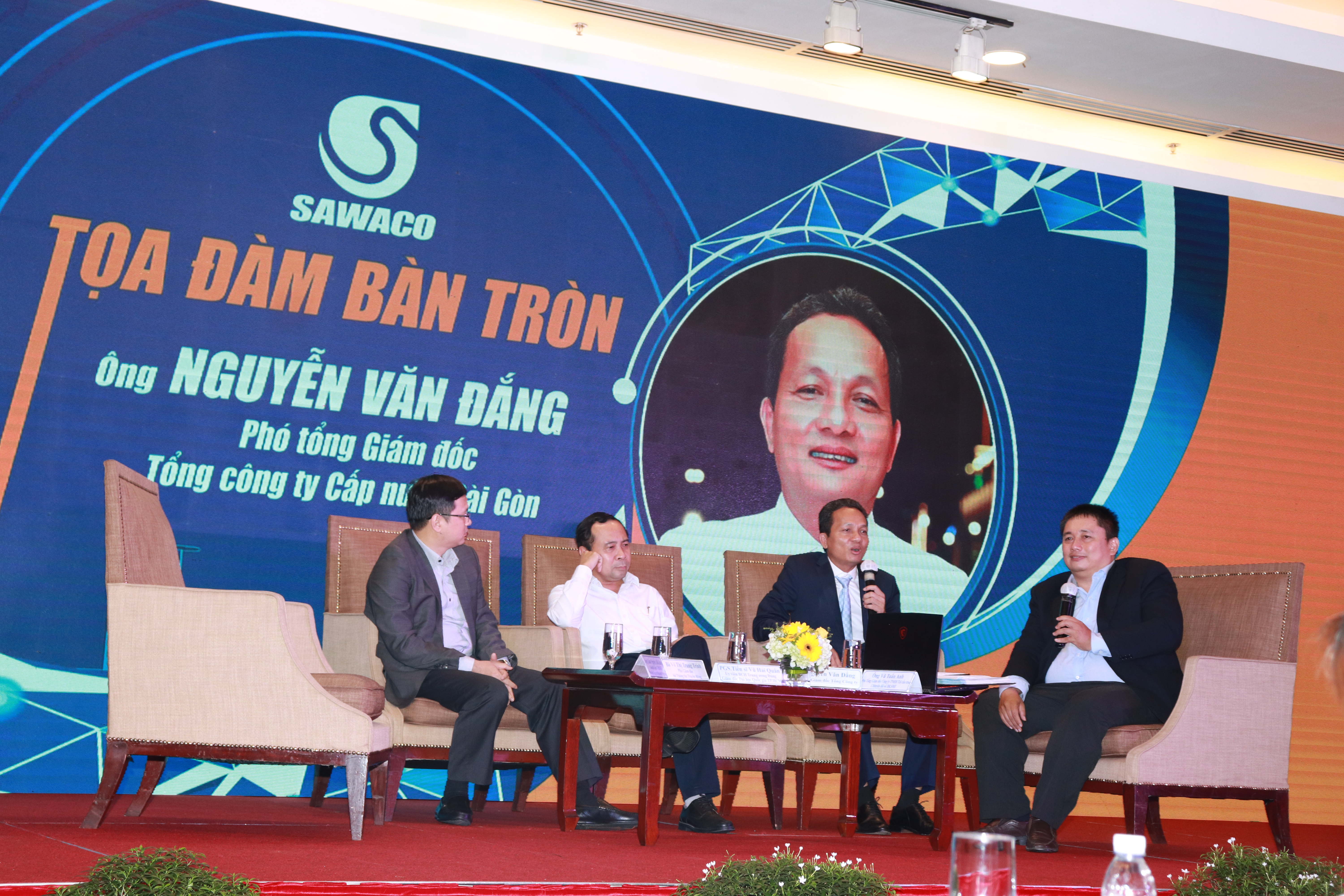 Chuyển đổi số phải bắt đầu từ lãnh đạo cao nhất trong doanh nghiệp, tổ chức...
