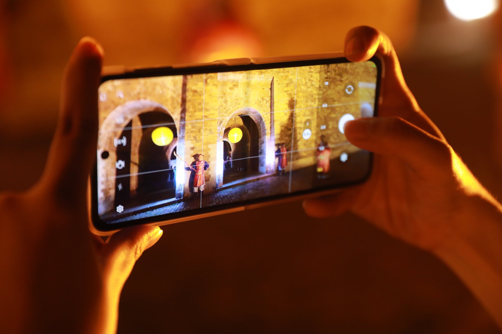 Muốn du lịch ph&aacute;t triển để giữ ch&acirc;n kh&aacute;ch l&acirc;u hơn, chi ti&ecirc;u nhiều hơn v&agrave; c&oacute; nơi để du kh&aacute;ch kh&aacute;m ph&aacute; th&igrave; sản phẩm du lịch về đ&ecirc;m l&agrave; cần thiết.