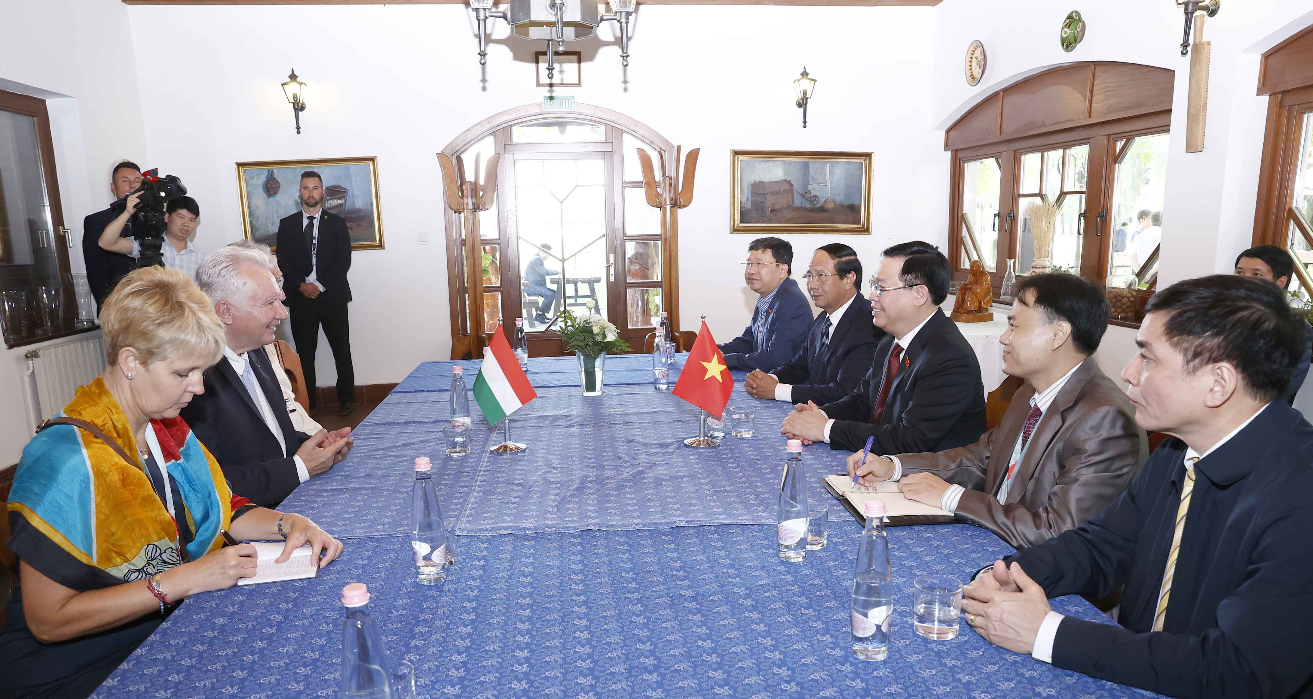 To&agrave;n cảnh buổi tiếp - Ảnh: Quochoi.vn