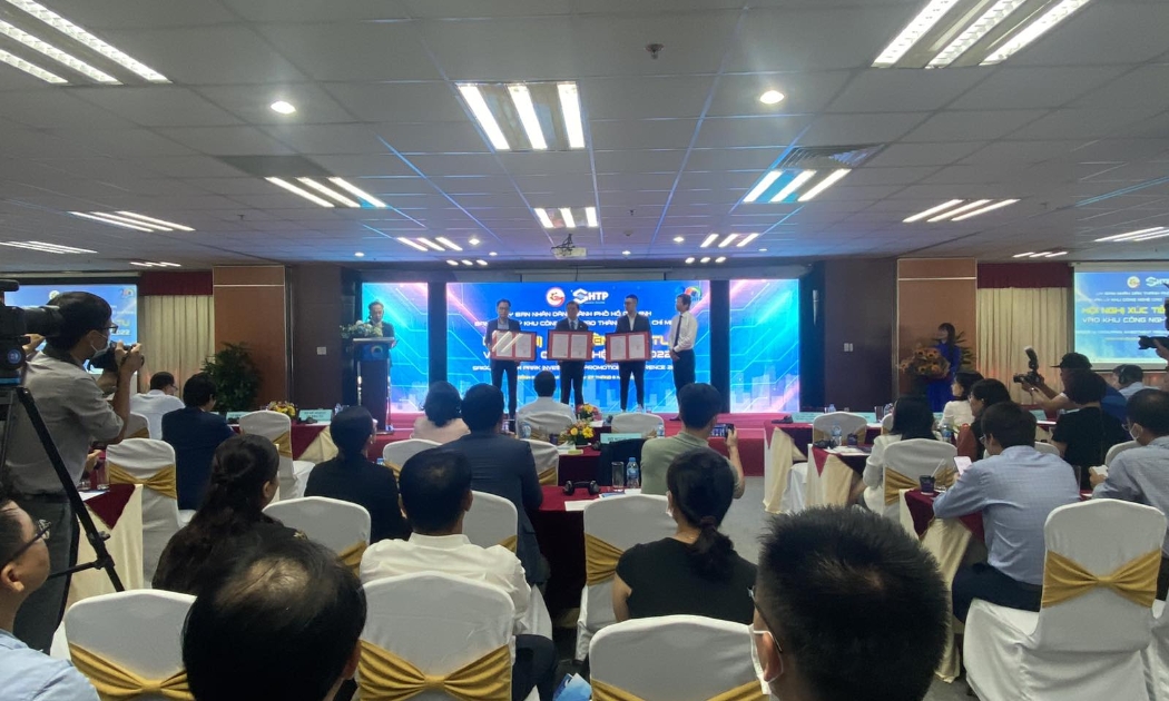 Ban Quản lý SHTP đã trao Quyết định chấp thuận chủ trương đầu tư cho dự án R&D “Trung tâm Nghiên cứu và Đào tạo chuyên sâu điều trị đột quỵ S.I.S TP.HCM và Trao Giấy Chứng nhận đầu tư điều chỉnh cho dự án Công ty Điện tử Samsung HCMC CE Complex.