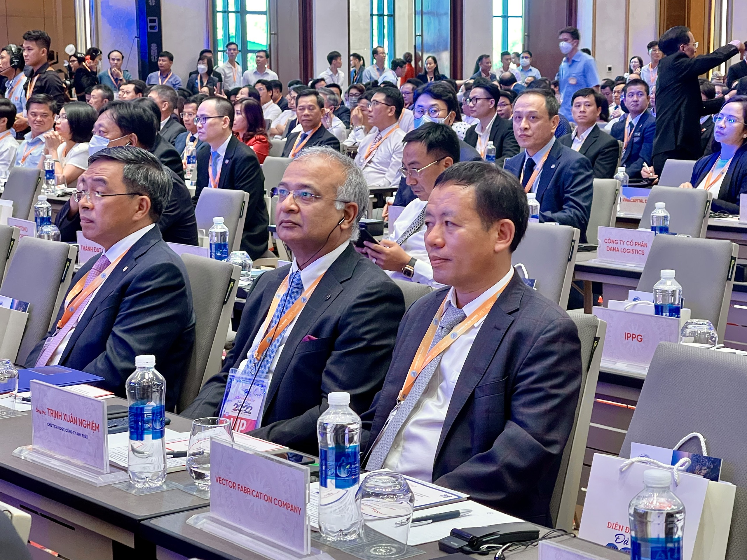 Liên doanh giữa Tập đoàn Adani (Ấn Độ) và Tổng công ty đầu tư xây dựng và thương mại Anh Phát đã được UBND thành phố Đà Nẵng trao chứng nhận cho phép tiến hành nghiên cứu đầu tư dự án Cảng biển Liên Chiểu.