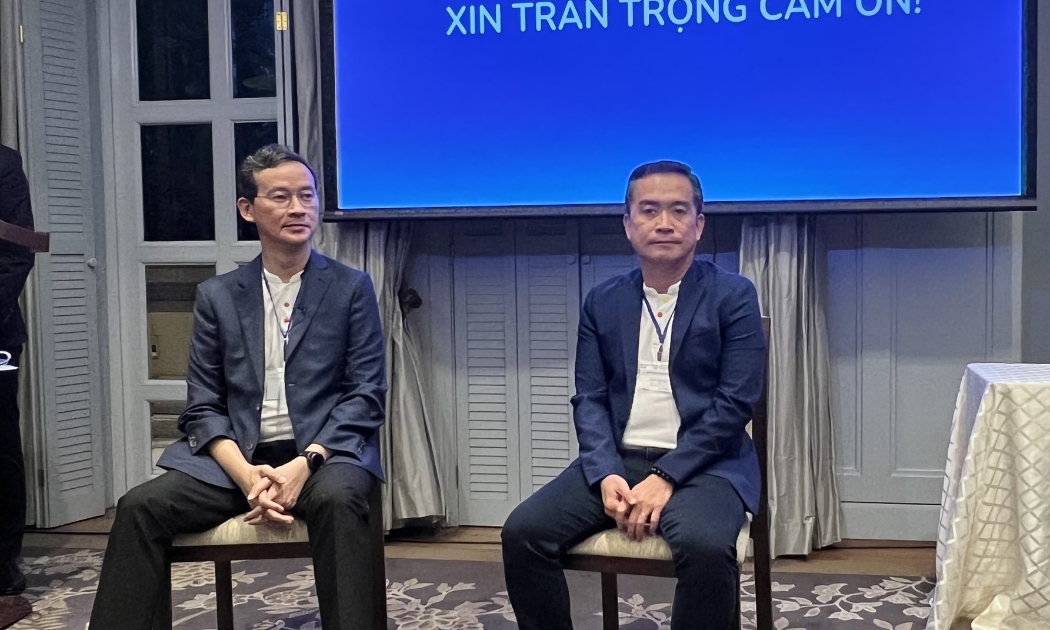 Ông Saravoot Yoovidhya, CEO Tập đoàn TCP và ông Nguyễn Thanh Huân, CEO TCP Việt Nam gặp gỡ truyền thông tối ngày 25/6 tại TP.HCM. 