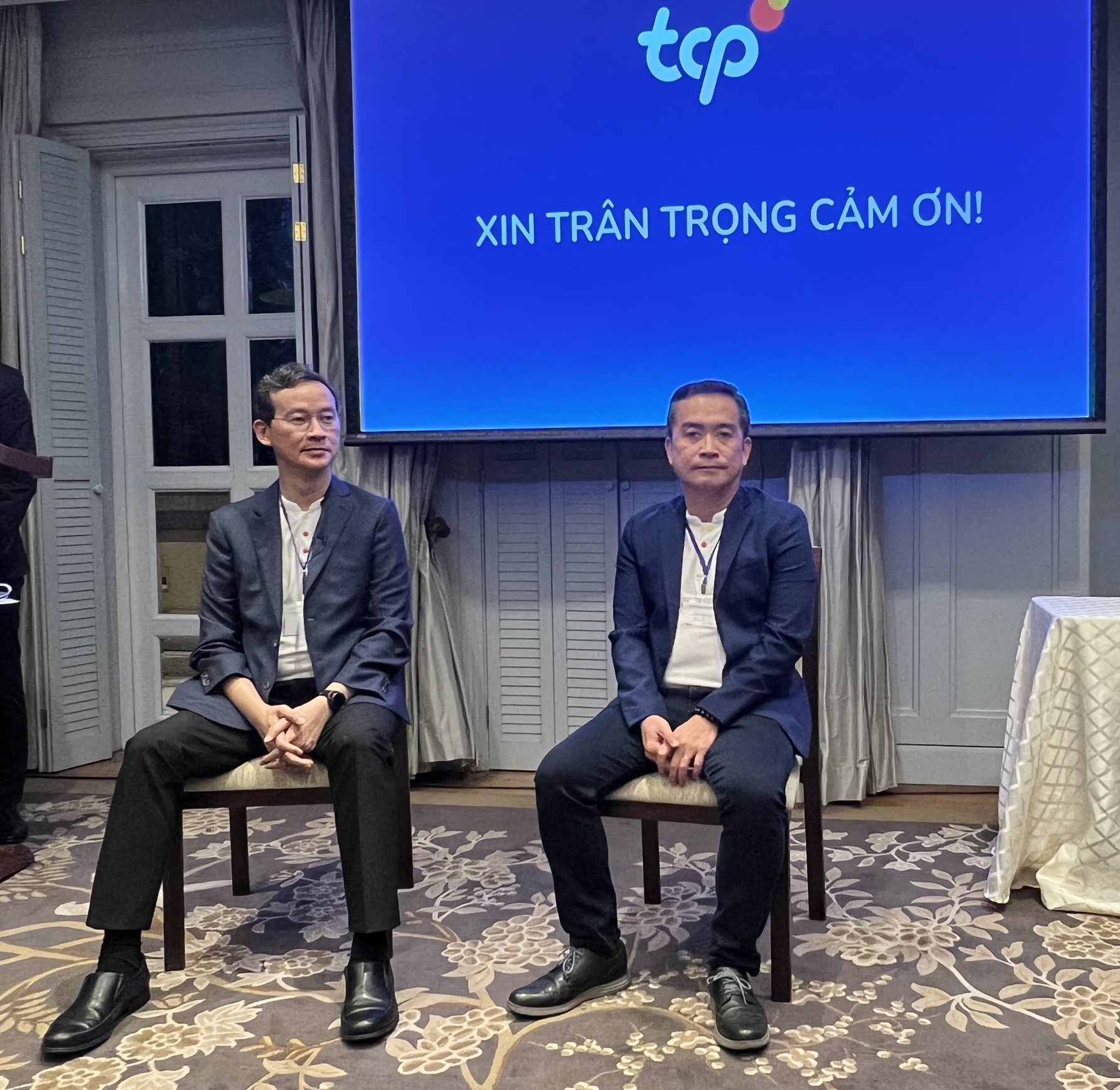 Ông Saravoot Yoovidhya, CEO Tập đoàn TCP và ông Nguyễn Thanh Huân, CEO TCP Việt Nam gặp gỡ truyền thông tối ngày 25/6 tại TP.HCM. 