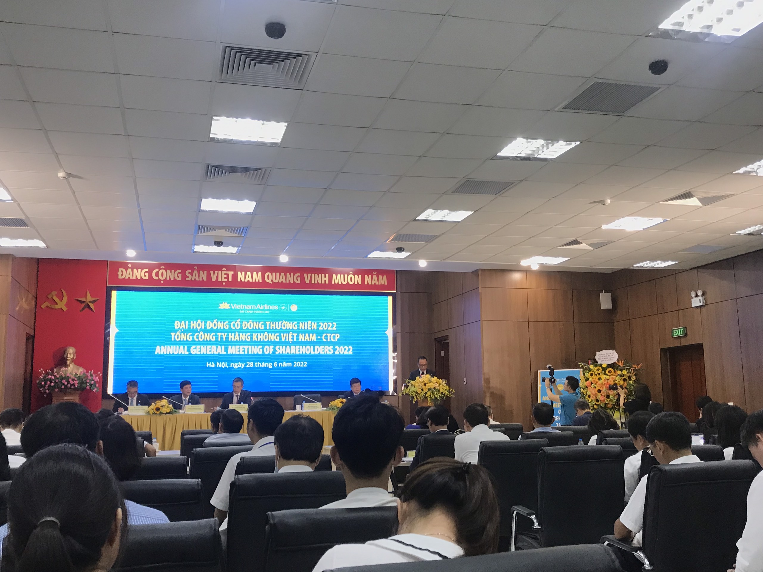 Toàn cảnh Đại hội đồng cổ đông thường niên năm 2022 do Tổng công ty Hàng không Việt Nam - CTCP (Vietnam Airlines) tổ chức.