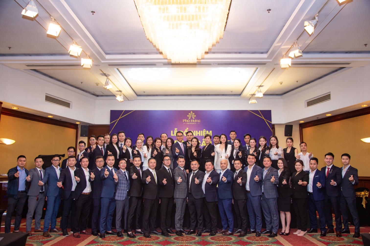 Với đội ngũ nhân sự nòng cốt giàu kinh nghiệm thực chiến, Phú Hưng Property đã tạo tiếng vang trên thị trường bất động sản trong suốt thời gian qua.
