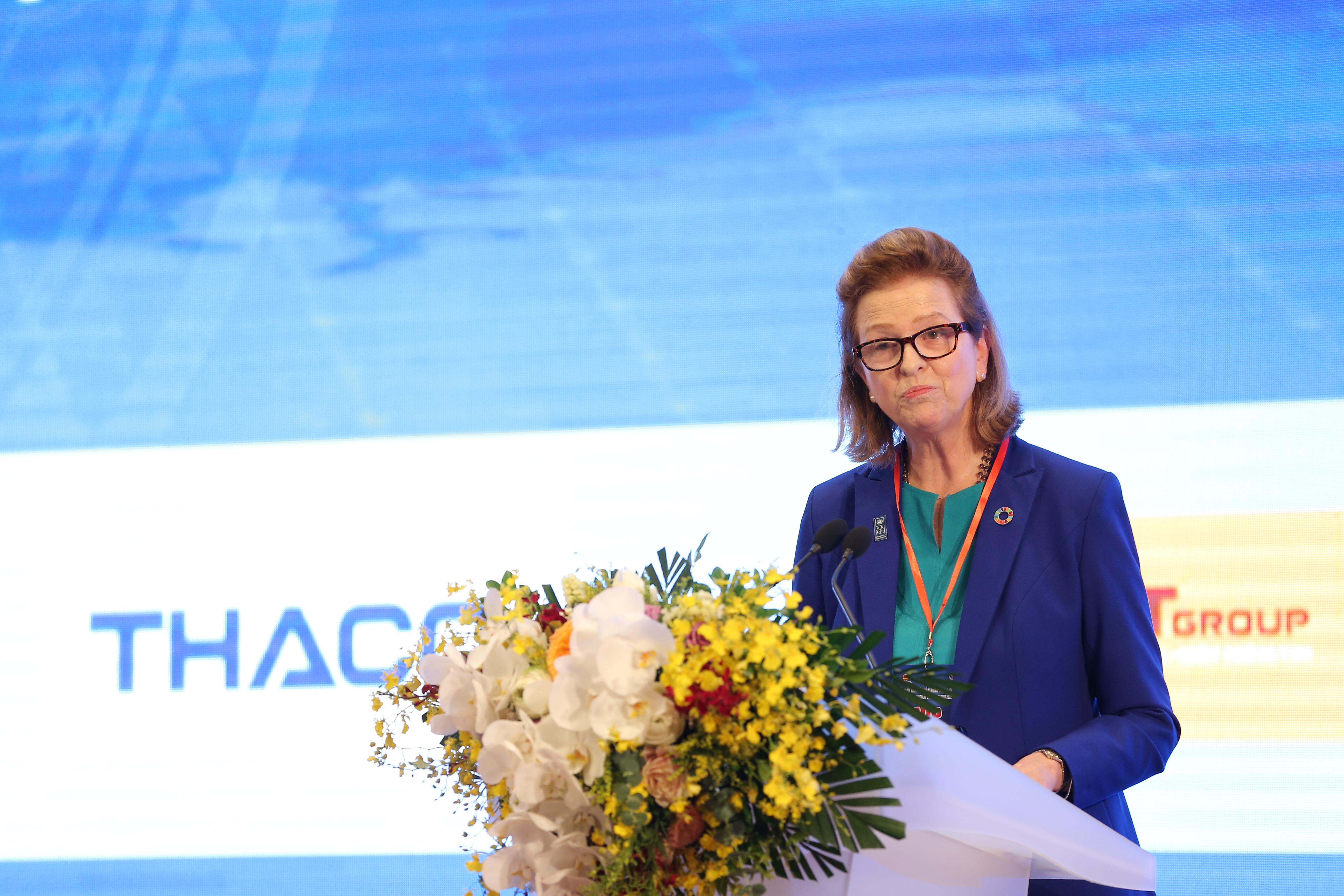 Bà Caitlin Wiesen, Trưởng đại diện thường trú Chương trình phát triển Liên hợp quốc (UNDP) tại Việt Nam, cho rằng kinh tế tuần hoàn là một cơ hội phát triển kinh tế cho Việt Nam mà việc đầu tư vào hệ thống quản trị, phát triển thể chế và chính sách để thúc đẩy kinh doanh bền vững, giảm dần các ngành công nghiệp gây ô nhiễm sẽ giúp Việt Nam đảm bảo phục hồi kinh tế xanh trong tương lai.