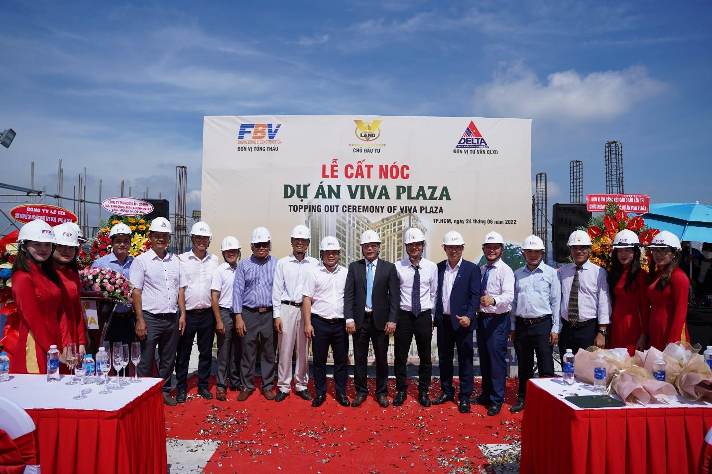 Quang cảnh lễ cất nóc dự án Viva Plaza hôm 24/6. Chủ đầu tư dự kiến sẽ bàn giao căn hộ vào quý 3/2023.