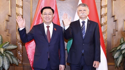 NA Chairman meets Hungarian counterpart in Budapest