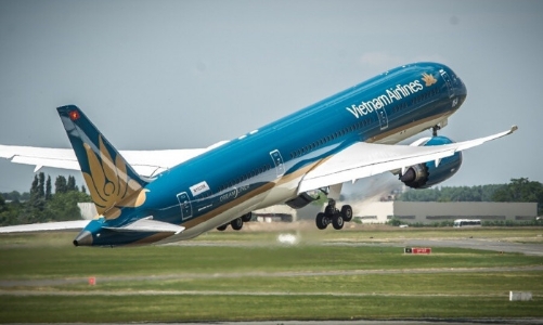 Giá nhiên liệu cùng nhiều “cục nợ” đè nặng cánh bay, Vietnam Airlines “xoay vần” giảm lỗ