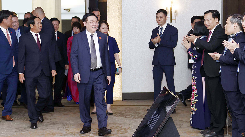 Chủ tịch Quốc hội Vương Đình Huệ tới dự Tọa đàm Kinh tế - Thương mại - Đầu tư Việt Nam – Hungary - Ảnh: Quochoi.vn