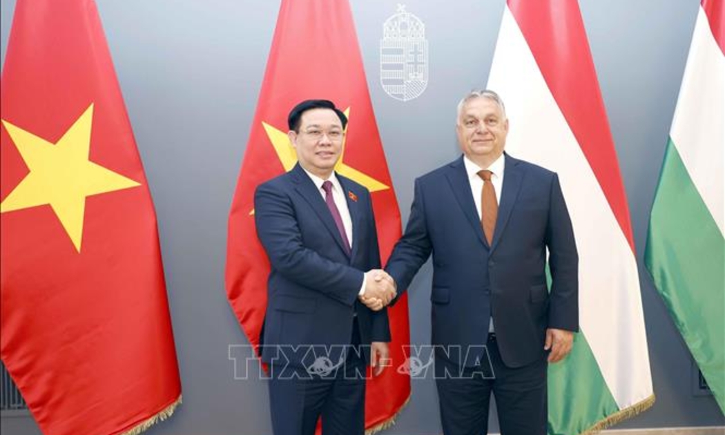 Chủ tịch Quốc hội Vương Đình Huệ và Thủ tướng Hungary Viktor Orbán - Ảnh: TTXVN