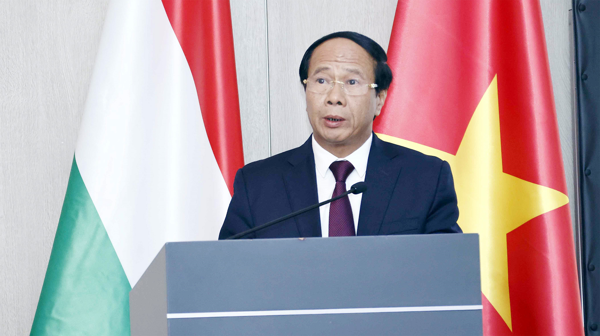 Phó Thủ tướng Chính phủ Lê Văn Thành phát biểu tại tọa đàm - Ảnh: Quochoi.vn