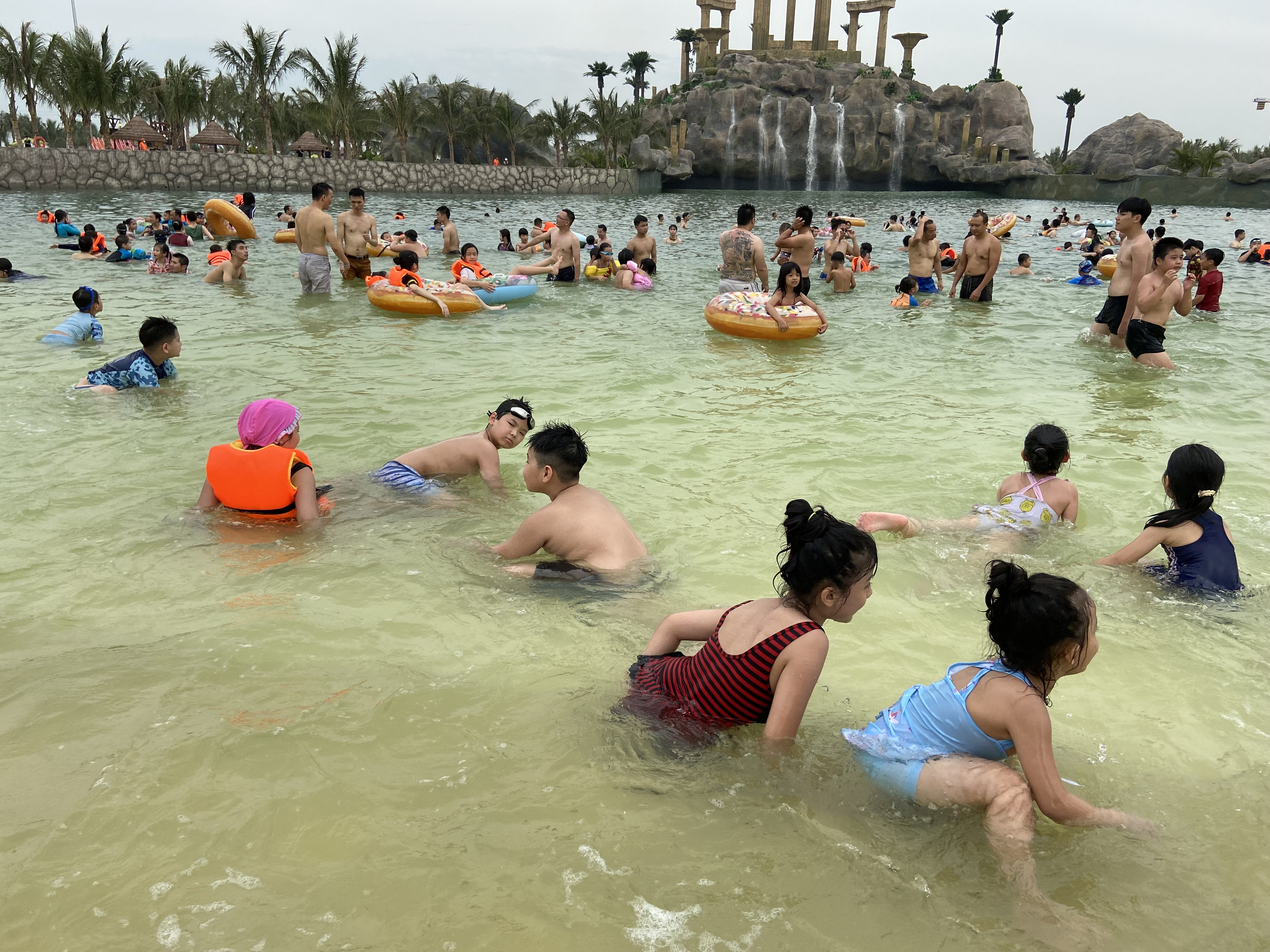 Doanh thu du lịch lữ hành 6 tháng đầu năm 2022 tăng 94,4% so với cùng kỳ năm trước.