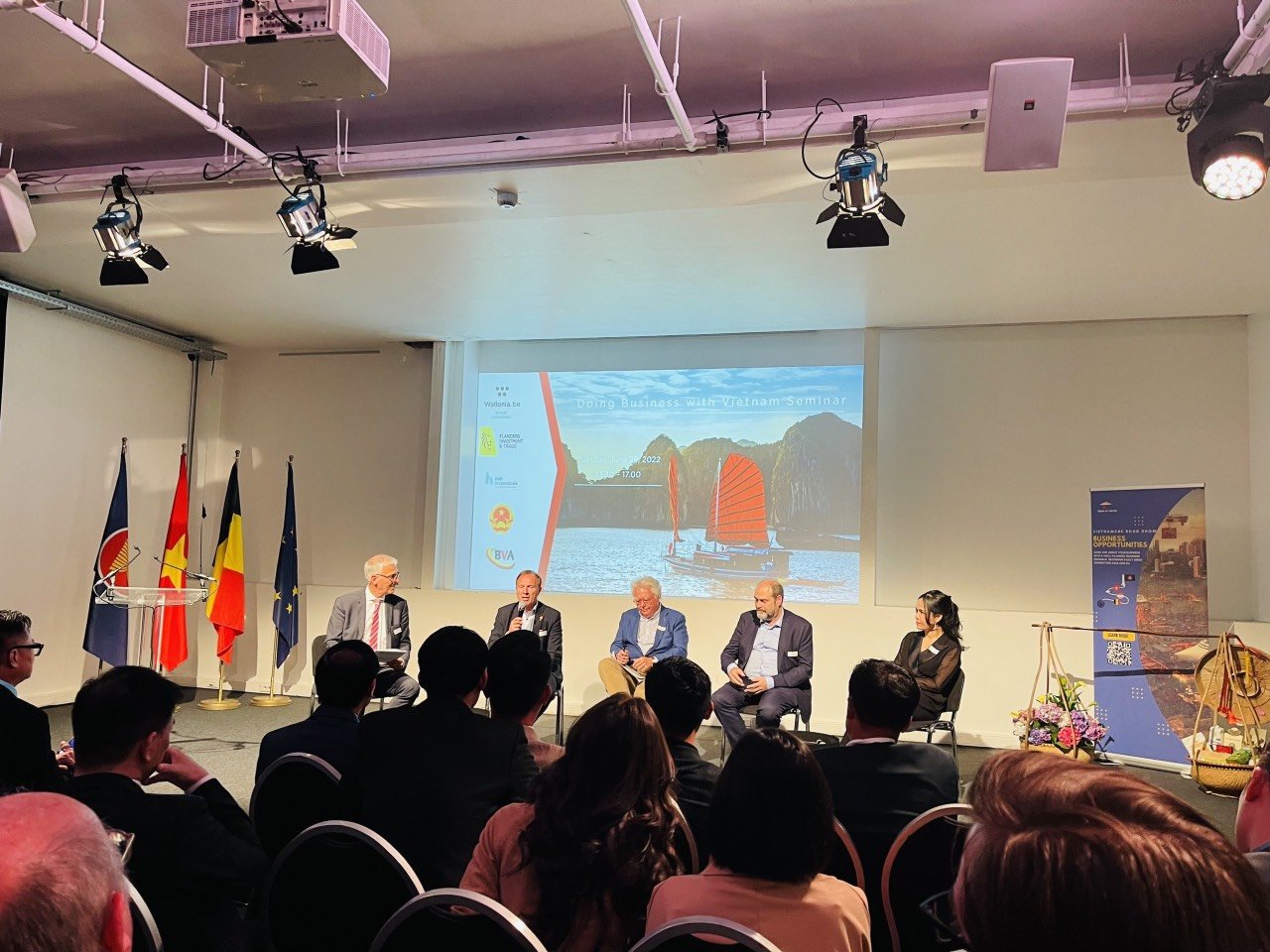 Diễn đàn tìm hiểu cơ hội Xúc tiến Thương mại và Đầu tư Bỉ - Việt với chủ đề “Hợp tác kinh doanh với Việt Nam” diễn ra ngày 28/6 theo giờ địa phương.