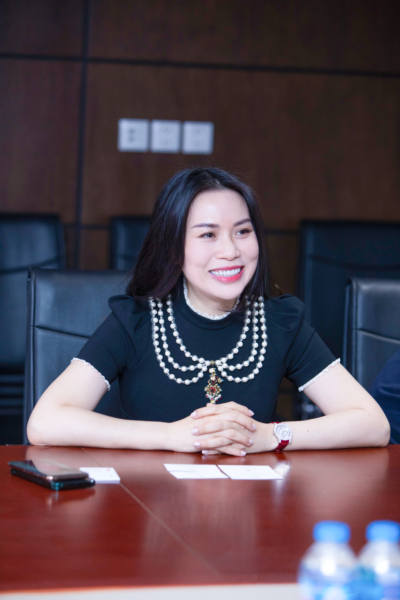 B&agrave; Phạm Thị V&acirc;n H&agrave;, Chủ tịch Hội đồng Quản trị TNR Holdings Vietnam tại lễ k&yacute; hợp t&aacute;c chiến lược với Accor v&agrave; Ennismore.