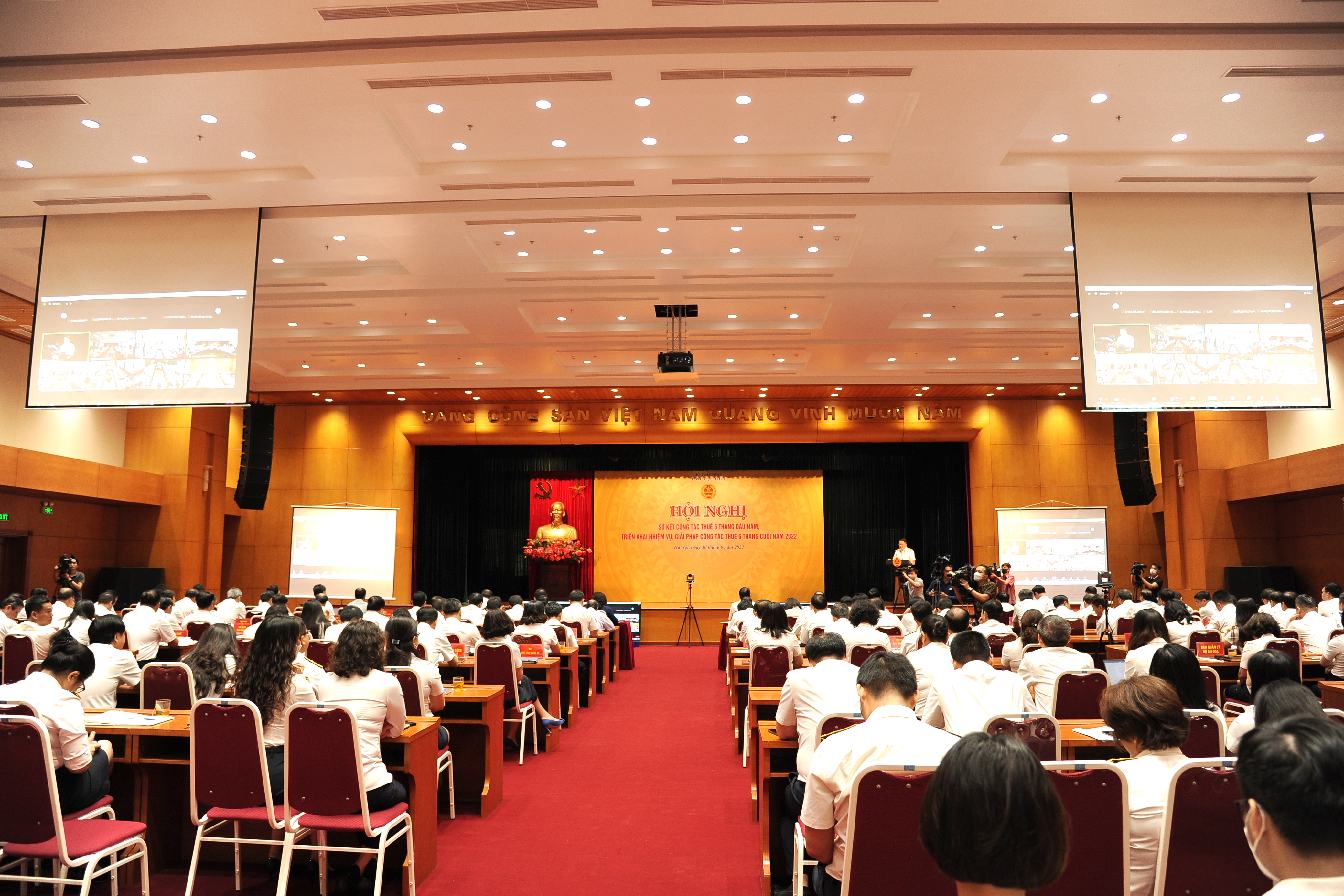 Toàn cảnh hội nghị Sơ kết công tác thuế 6 tháng đầu năm, triển khai công tác thuế 6 tháng cuối năm 2022.