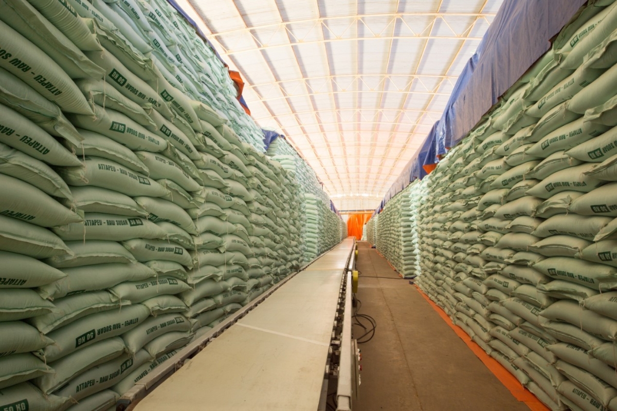 Chuỗi cung ứng ở SBT đ&oacute;ng một vai quan trọng trong việc đảm bảo d&ograve;ng chảy h&agrave;ng h&oacute;a được th&ocirc;ng suốt, đạt hiệu quả tối ưu chi ph&iacute;, v&agrave; đ&aacute;p ứng kịp thời nhu cầu của kh&aacute;ch h&agrave;ng.