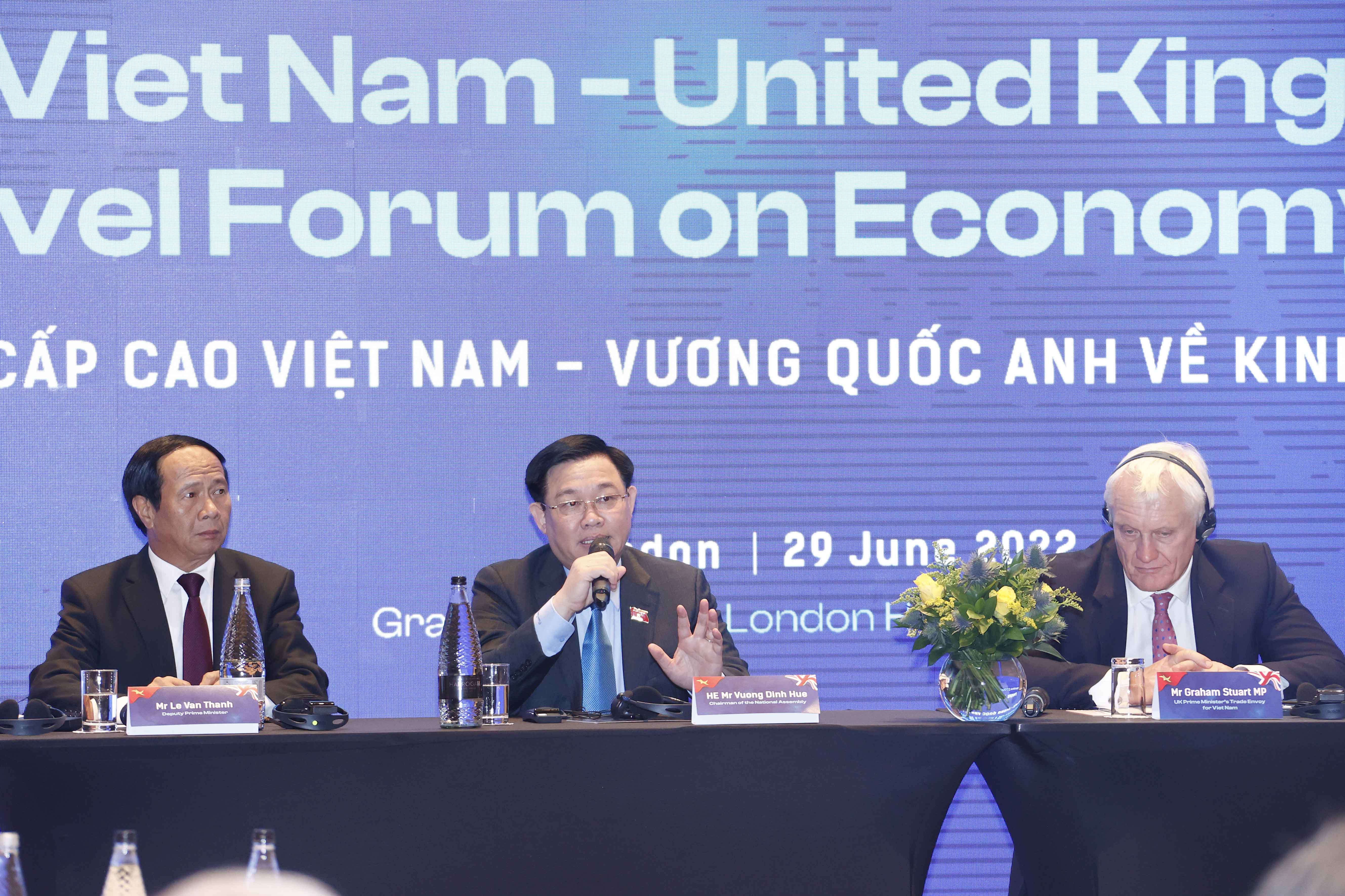 Chủ tịch Quốc hội Vương Đình Huệ phát biểu tại toạ đàm - Ảnh: Quochoi.vn