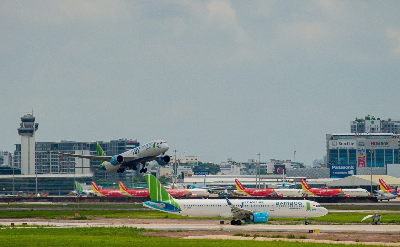 Các hãng hàng không Việt Nam đang nỗ lực tăng cường khai thác, đáp ứng nhu cầu đi lại tăng vọt của người dân trong cao điểm hè (Ảnh: Vũ Thế Sơn).
