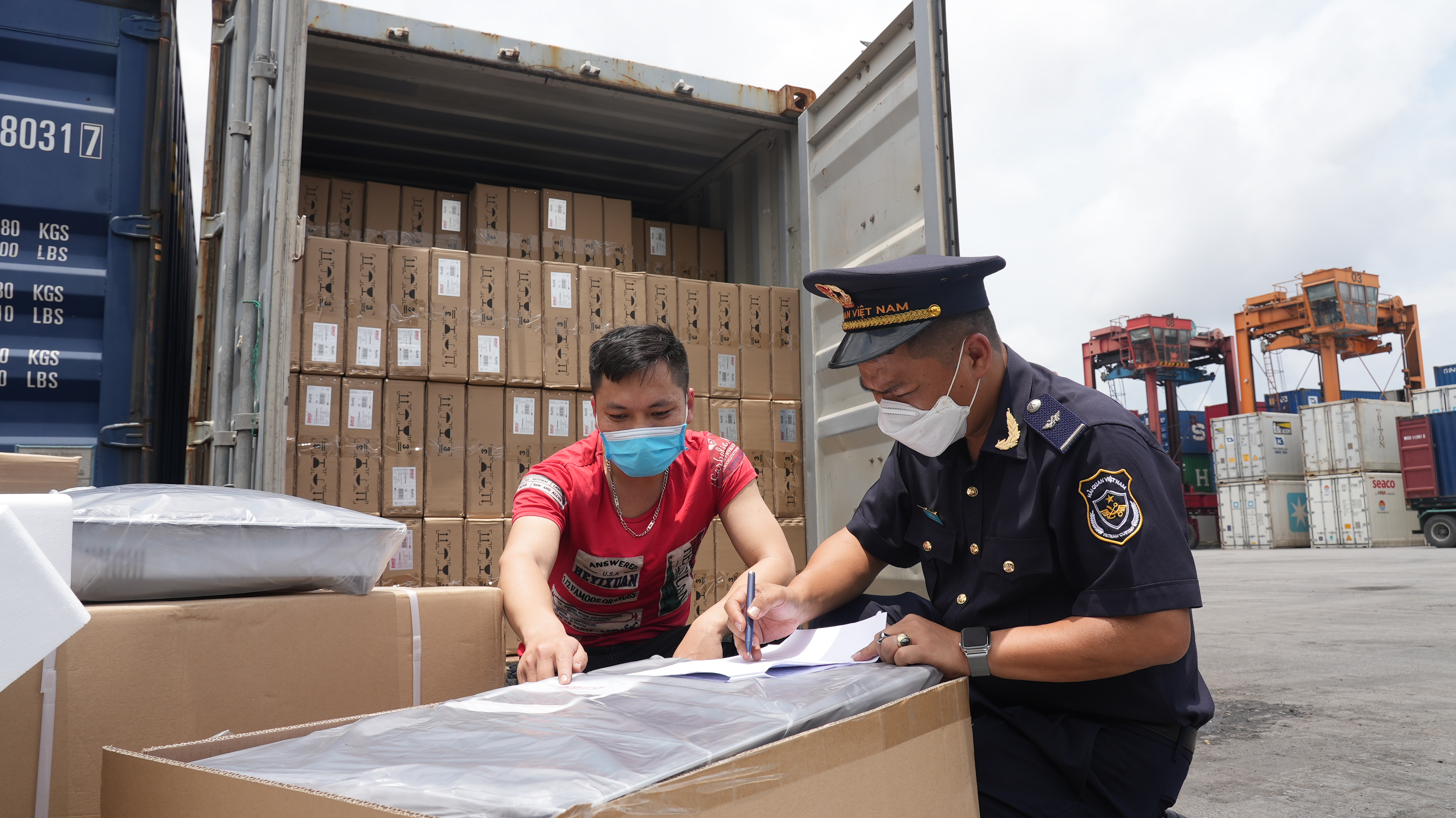 Tính đến hết ngày 15/6, ngành hải quan trực tiếp và phối hợp phát hiện, bắt giữ và xử lý 7.183 vụ việc vi phạm pháp luật hải quan, trị giá hàng hóa vi phạm ước tính gần 3.772 tỷ đồng.