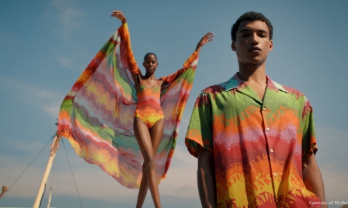 BST Valentino Escape 2022 được phân phối bởi nhà bán lẻ hàng xa xỉ Neiman Marcus