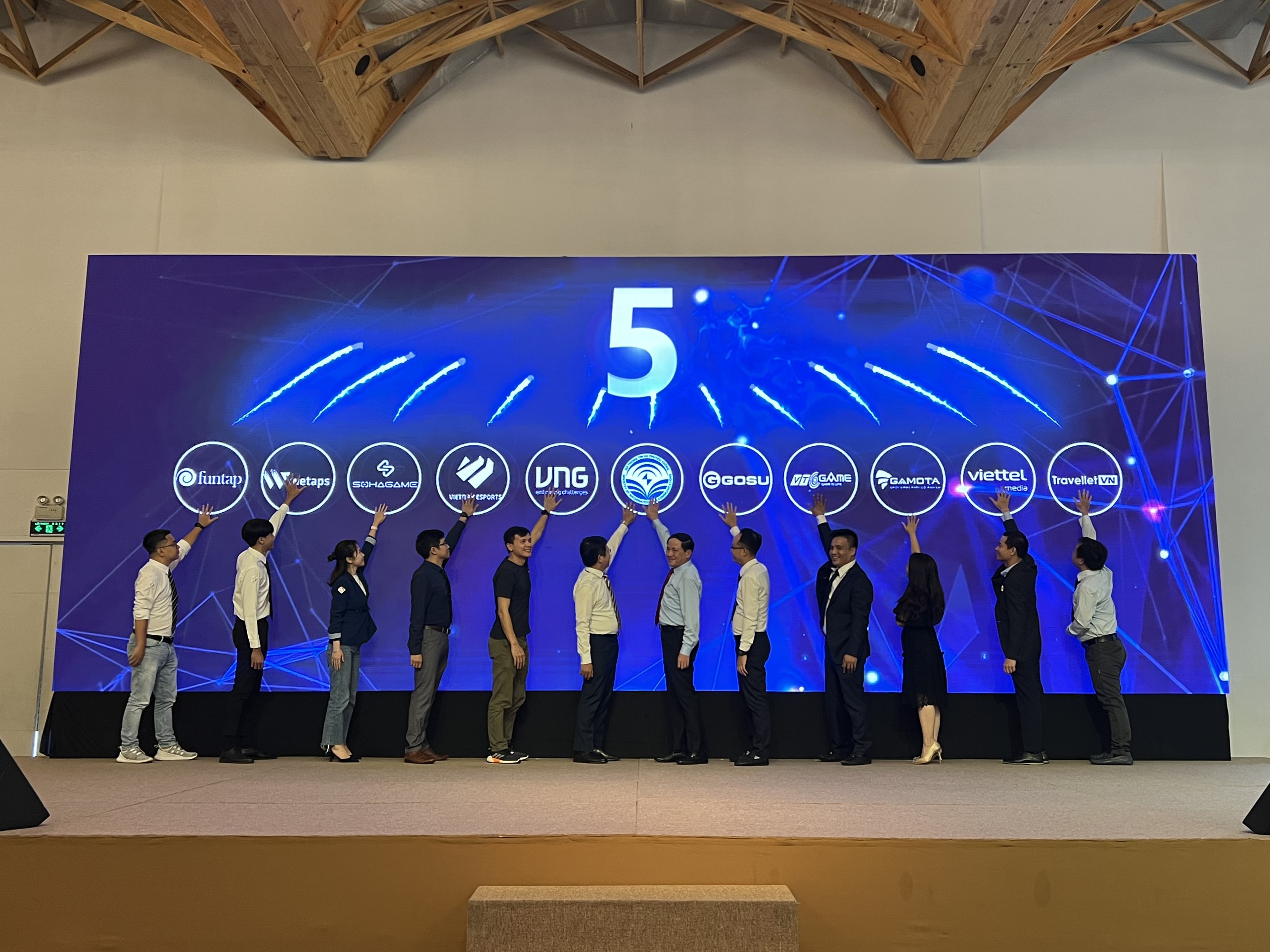 Đại diện Bộ Thông tin và Truyền thông cùng Ban điều phối VGDA ra mắt Liên minh chiều ngày 30/6 tại TP.HCM