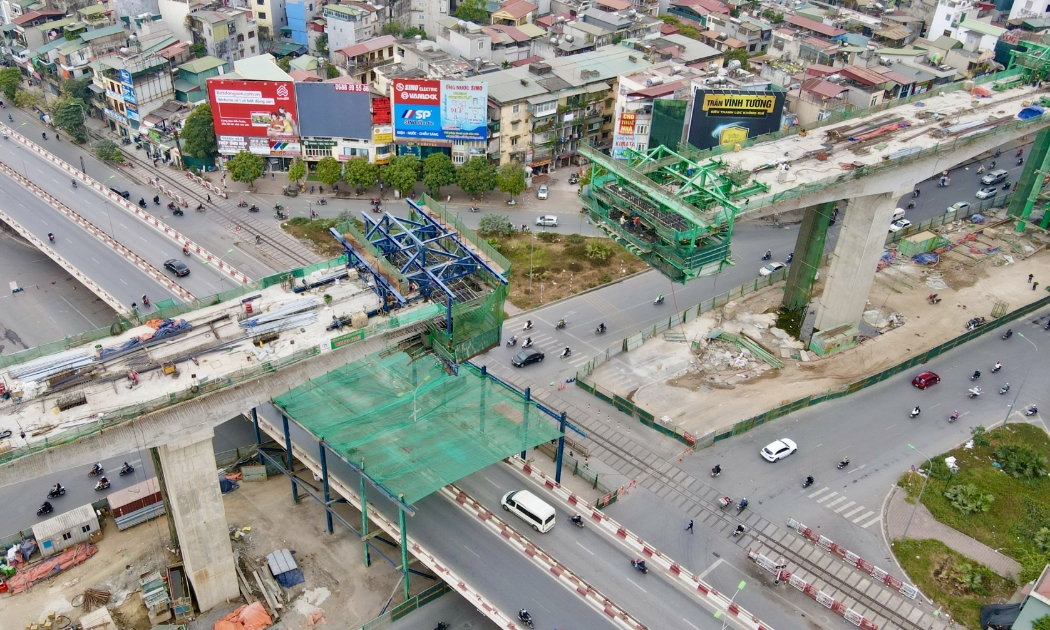 Dự án đường Vành đai 2 đoạn cầu Vĩnh Tuy - Ngã Tư Sở đạt tiến độ trên 70% khối lượng công việc. Đoạn trên cao đang gấp rút hoàn thành, đảm bảo tiến độ đề ra.