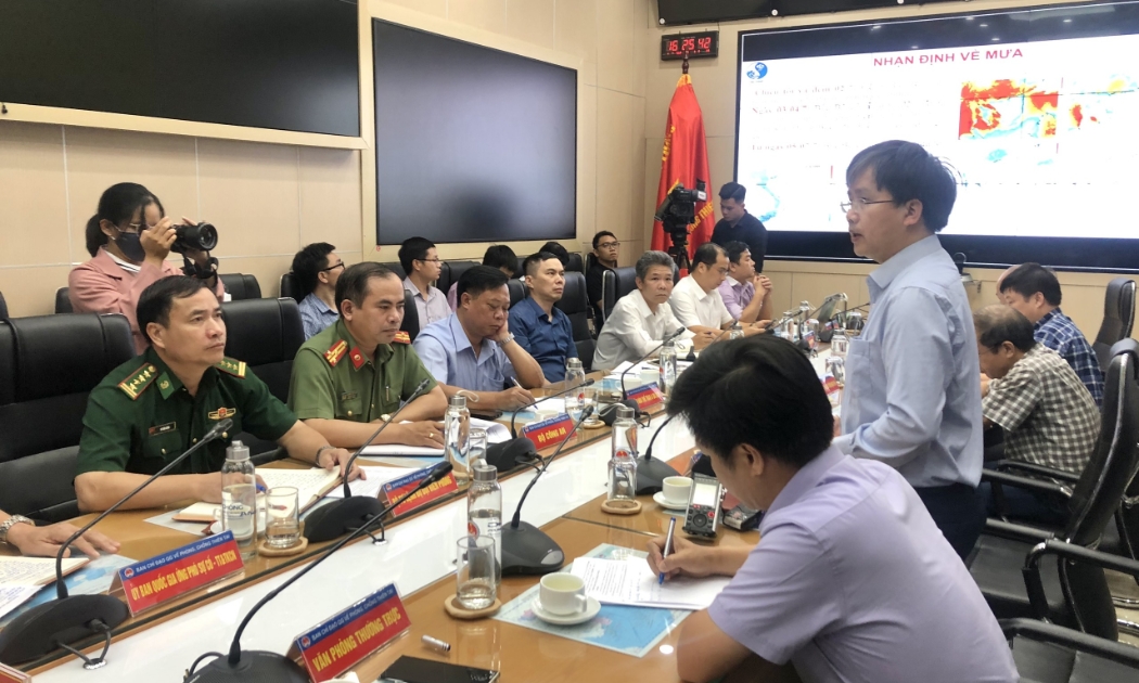 Họp ứng phó bão số 1.