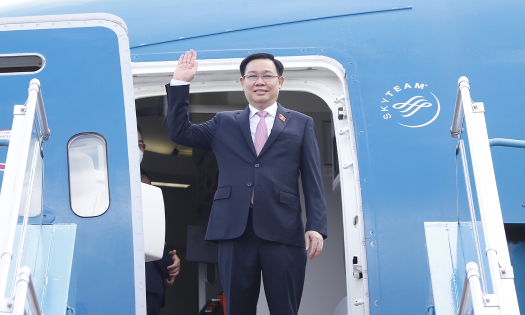 Chủ tịch Quốc hội Vương Đình Huệ về đến Hà Nội, kết thúc tốt đẹp chuyến thăm chính thức hai nước châu Âu - Ảnh: Quochoi.vn