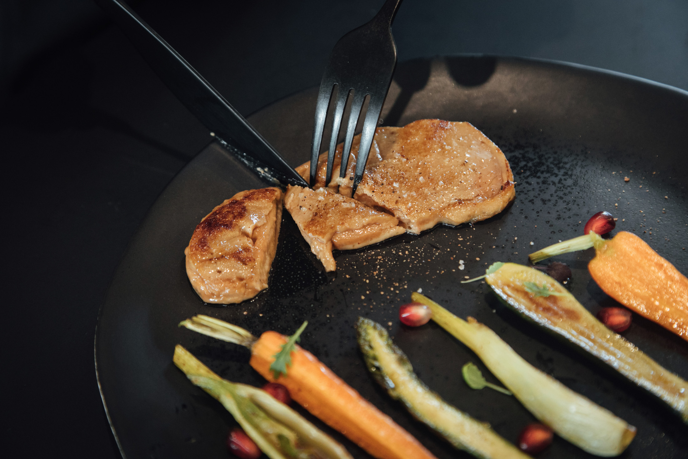 Tại Ph&aacute;p,&nbsp;c&aacute;c nh&agrave; h&agrave;ng kh&oacute; nhập gan ngỗng v&agrave; sẽ buộc phải c&acirc;n nhắc loại bỏ m&oacute;n ăn nổi tiếng n&agrave;y khỏi thực đơn.