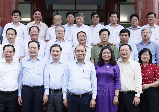 Chủ tịch nước Nguyễn Xuân Phúc với Ban Thường vụ và cán bộ chủ chốt tỉnh Bến Tre - Ảnh: TTXVN