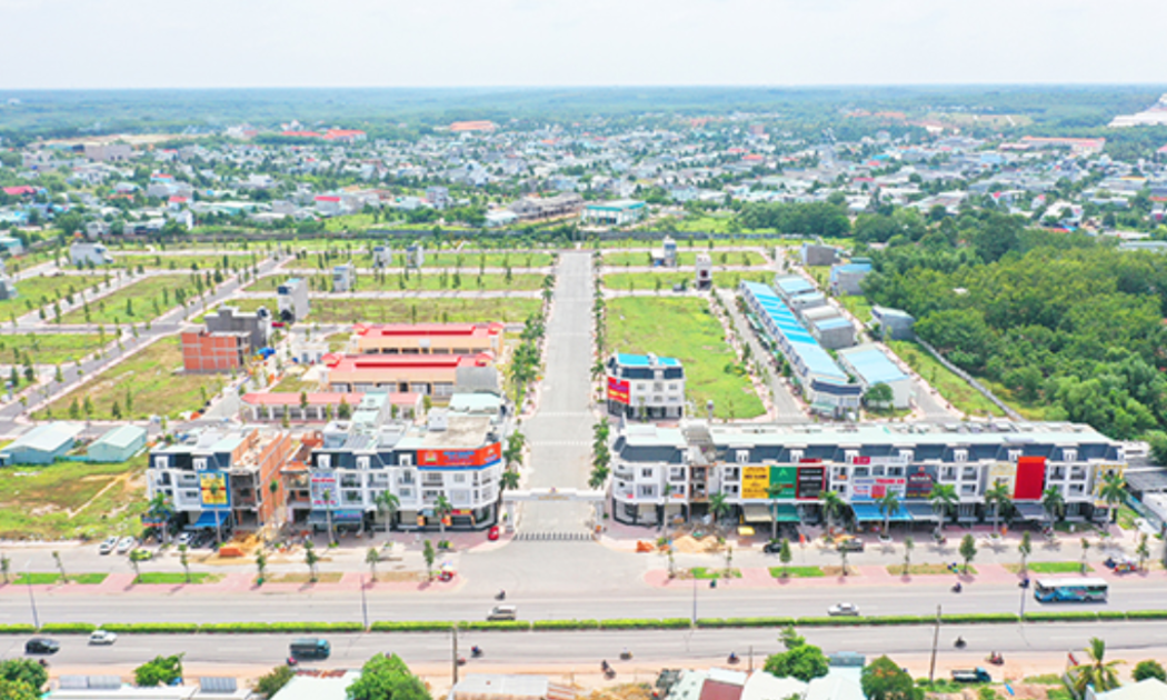 Định hướng đô thị Bến Cát đến năm 2030 là đô thị công nghiệp – dịch vụ, đến năm 2040 là trung tâm đô thị có chức năng đô thị công nghiệp – dịch vụ - đầu mối giao thông.