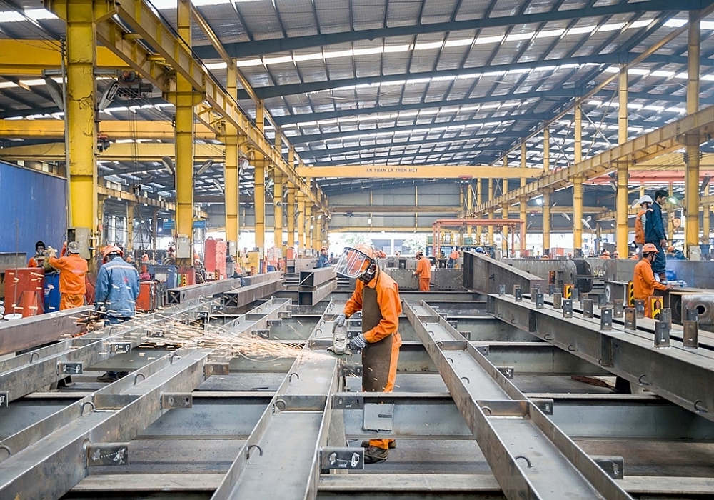 Hoạt động sản xuất kinh doanh của doanh nghiệp hồi phục trong bối cảnh chi phí nguyên nhiên liệu leo thang.