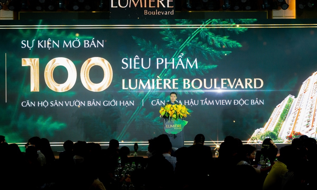 Sự kiện mở bán 100 căn hộ siêu phẩm Lumière Boulevard thu hút sự quan tâm của hàng ngàn khách hàng.