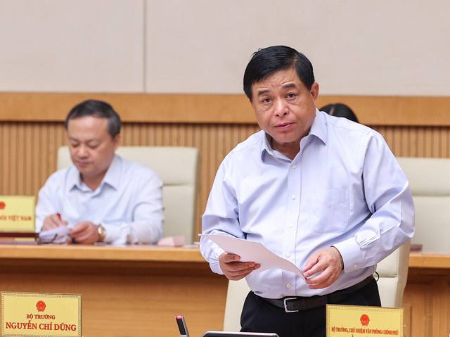 Bộ trưởng Bộ Kế hoạch và Đầu tư Nguyễn Chí Dũng báo cáo tại cuộc họp - Ảnh: VGP