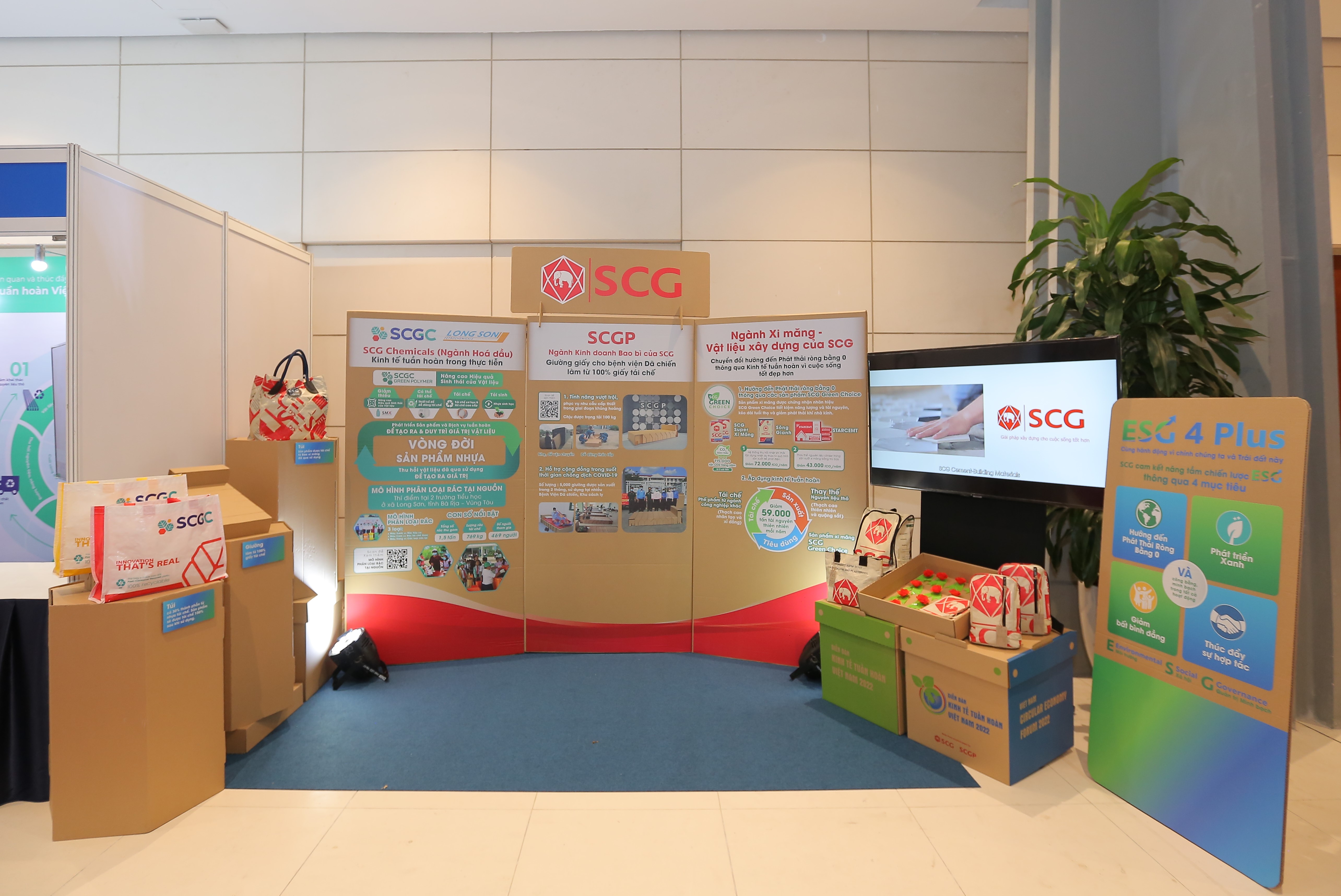 C&aacute;c m&ocirc; h&igrave;nh trưng b&agrave;y tại Hội nghị được l&agrave;m bằng 100% giấy t&aacute;i chế của SCGP - C&ocirc;ng ty th&agrave;nh vi&ecirc;n của SCG.