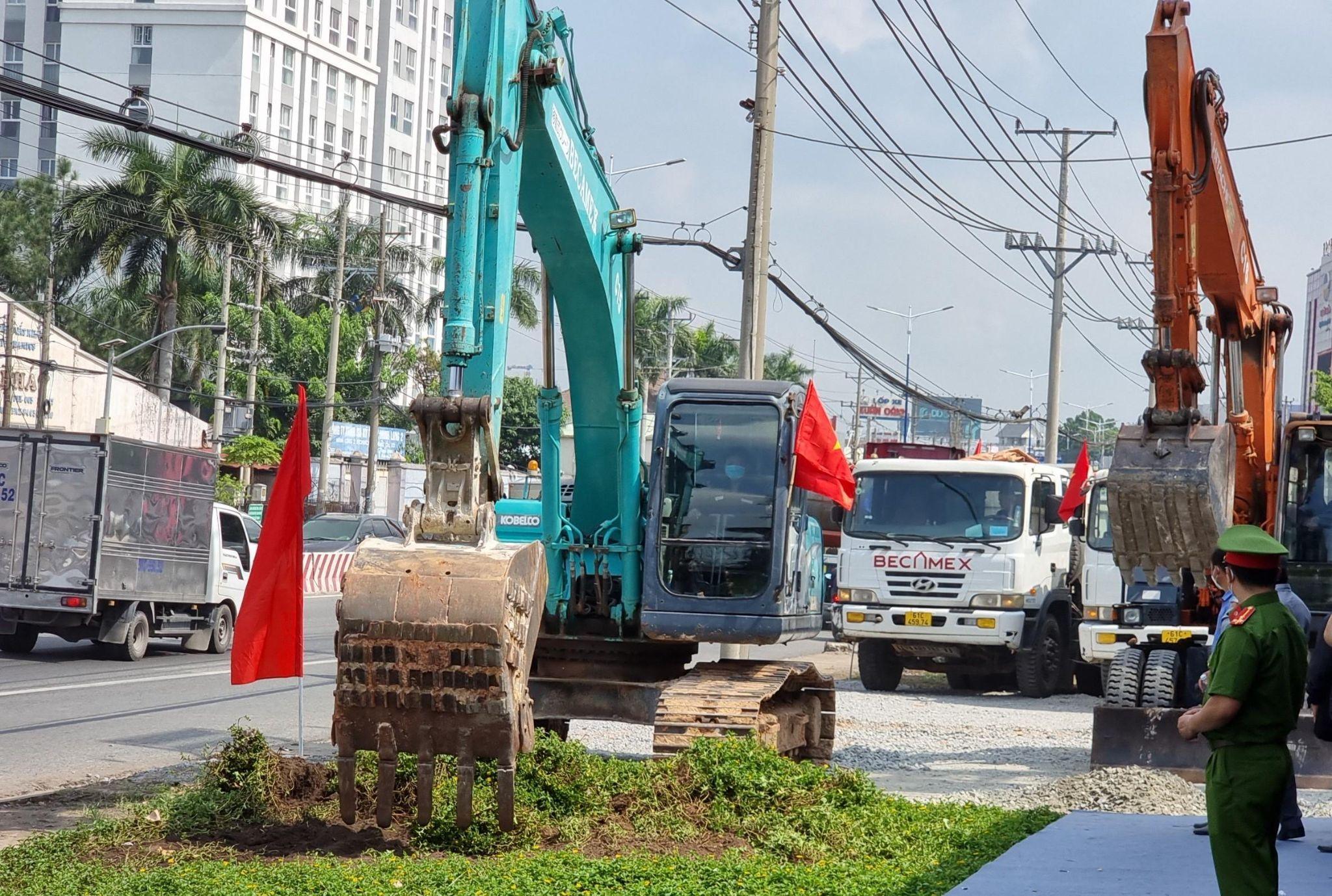 Khởi công mở rộng tuyến đường huyết mạch QL13. Ảnh: PLO.
