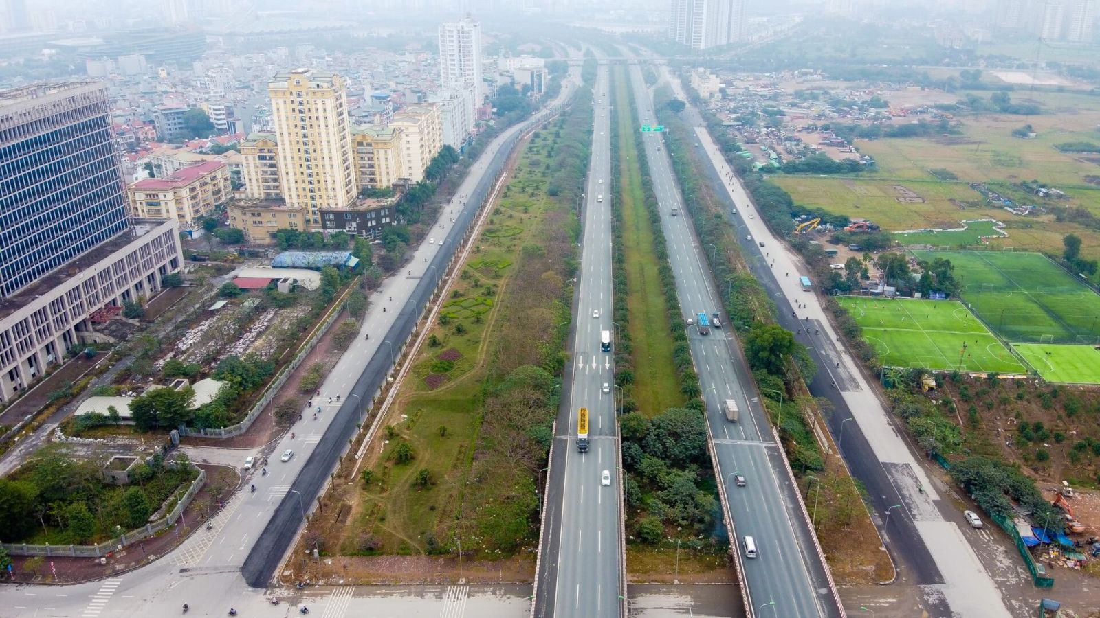 Hạ tầng giao thông đi trước đón đầu là một trong những yếu tố góp phần gia tăng “lực hấp dẫn” của bất động sản ven Thủ đô.