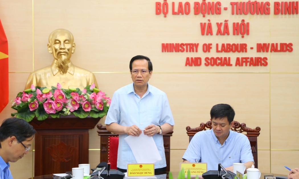 Bộ trưởng Đào Ngọc Dung làm việc với tỉnh Quảng Trị. Ảnh - MOLISA.