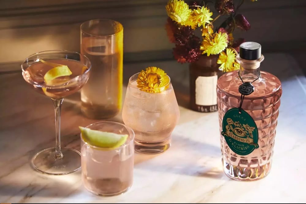 Gucci cũng vừa mới ra mắt phiên bản cocktail xa xỉ đóng trong chai mang tên Elisir d’Elicriso.